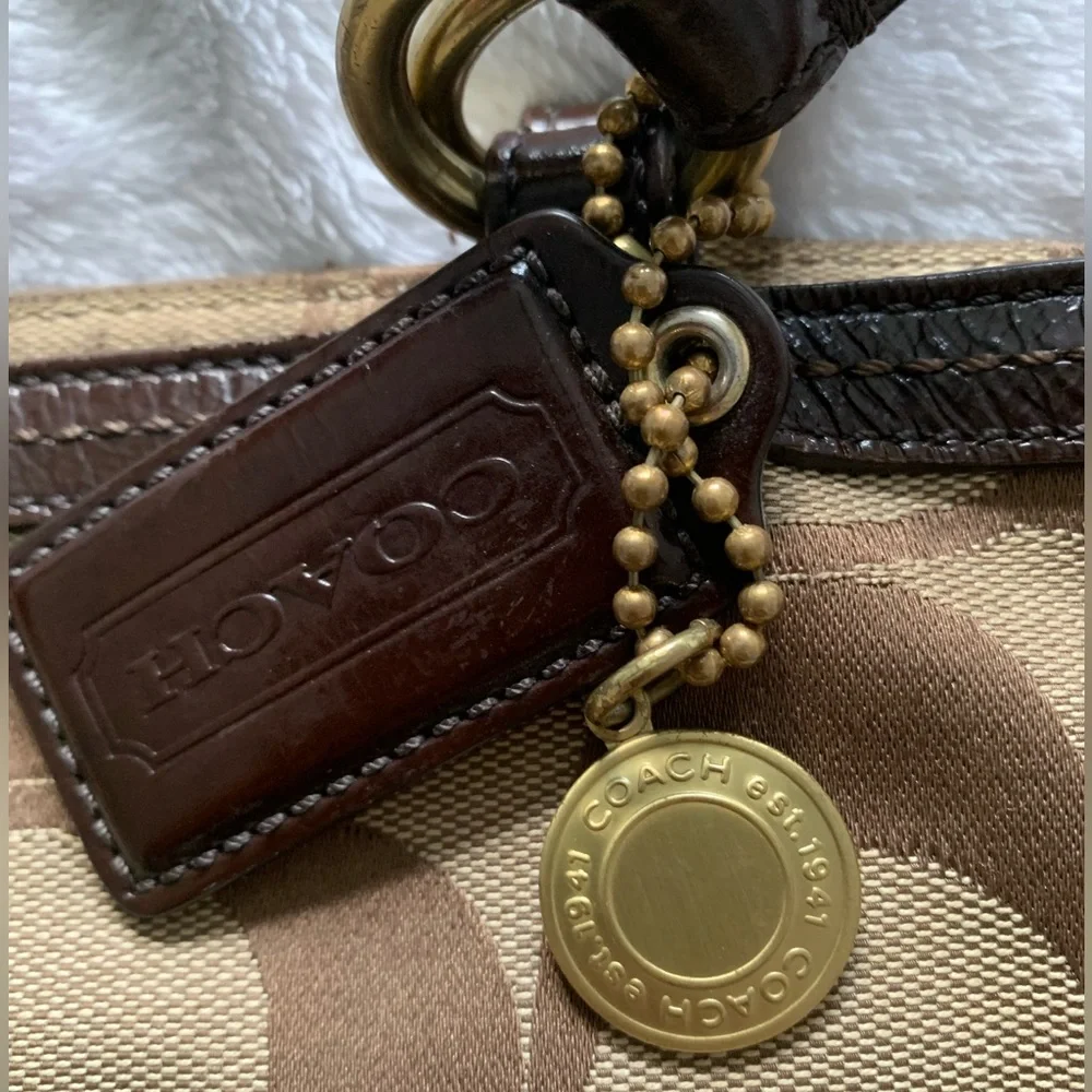 Vintage Coach Tote and or Diaper Bag 7 pockets inside, 2 outside slots & zipper - Picture 9 of 17